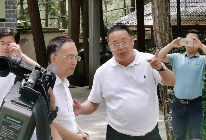 巴中市委常委、袁聞聰赴巴中師巴山牧業(yè)股份有限公司開(kāi)展服務(wù)巴商返鄉(xiāng)創(chuàng)業(yè)專題調(diào)研