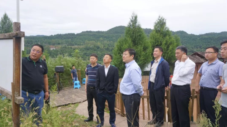 工行總行邢新華主任等一行蒞臨巴山牧場調研定點扶貧工作